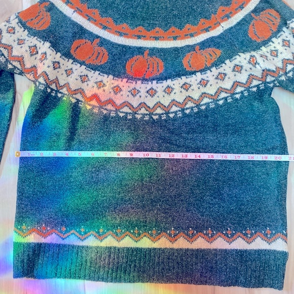 Maurices woman’s green knit pumpkin patterned fall sweater - Picture 2 of 9